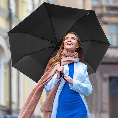 Πολυεστέρα UPF 50 Ανεμοστεγμένη Ηλιακή Προστασία Ταξιδιωτική Ομπρέλα 46 &quot; Ασημένια Επιχρισμένη Ομπρέλα Αυτοκινήτου