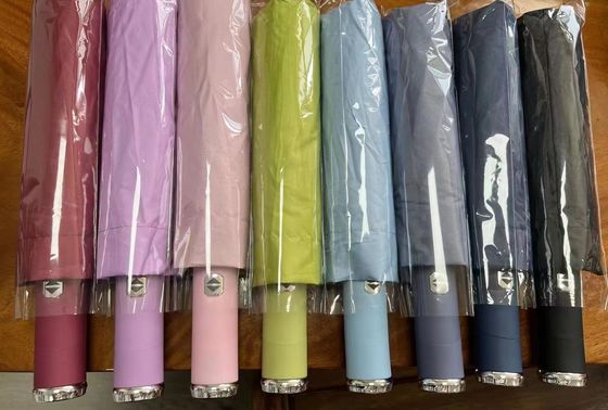 Επιστρέφουσα λαμπτήρα LED χειριστήρα αυτόματη αναδιπλούμενη ομπρέλα για ταξίδια και διαφήμιση